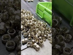 Fittings de compressão de latão Pex Crimp desmontáveis para tubos de água multicamadas Pex